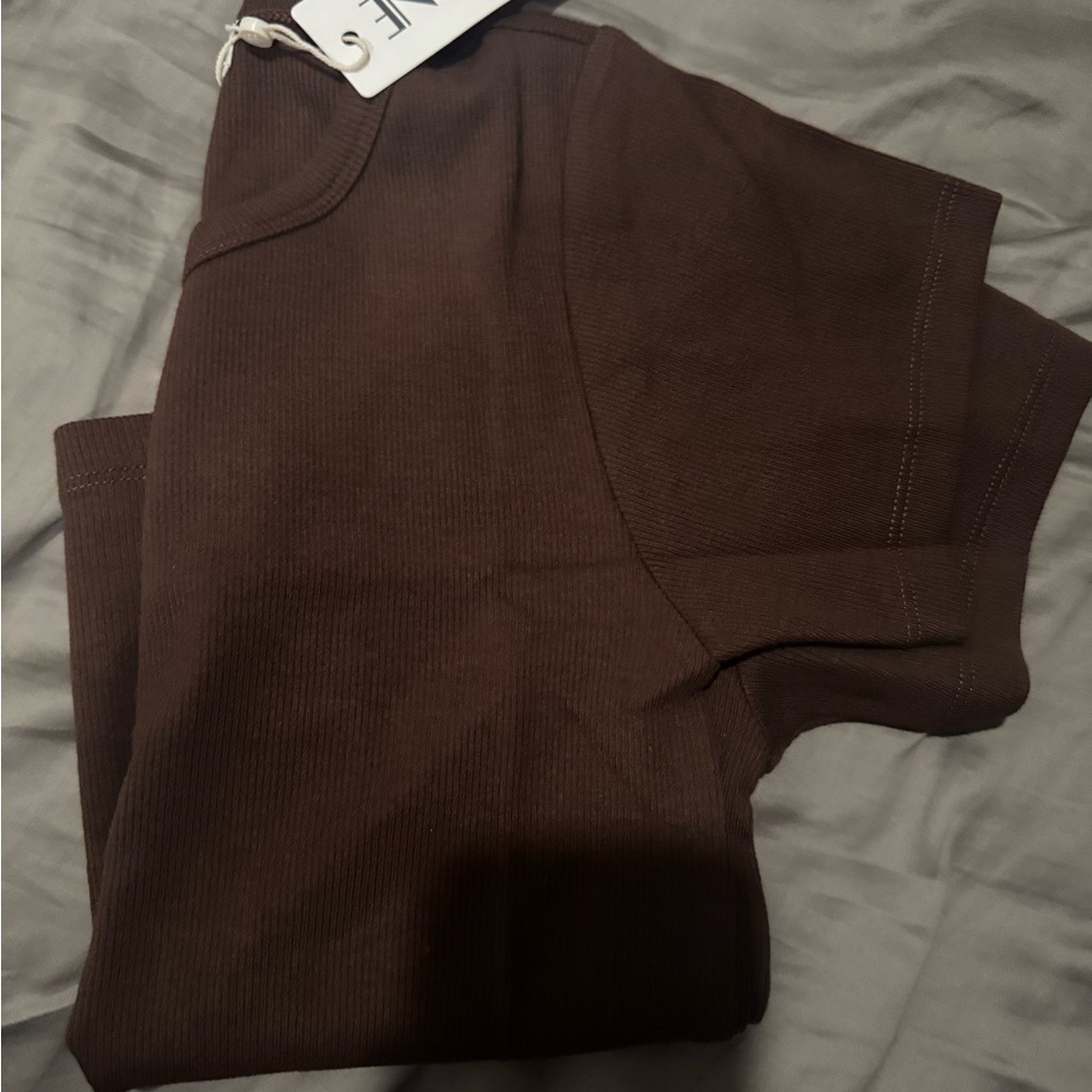 ETERNE chocolate ribbed baby tee